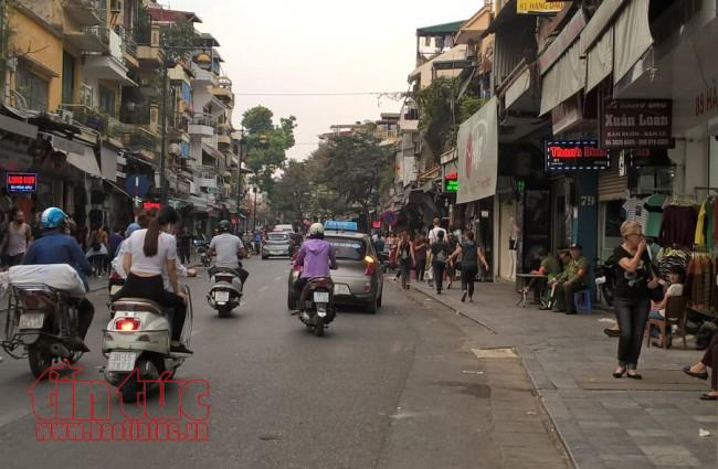 Quận Hoàn Kiếm (Hà Nội) mạnh tay với vi phạm lấn chiếm vỉa hè ảnh 7